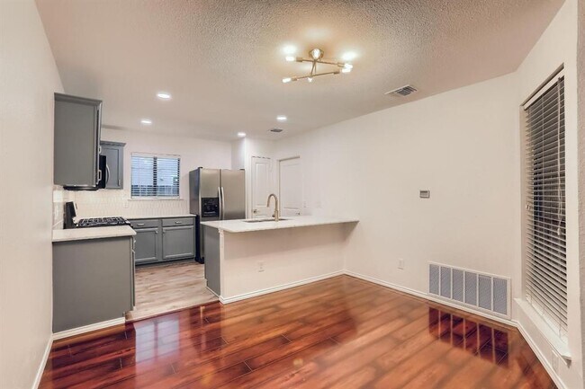 Building Photo - 8400 Horton Trail