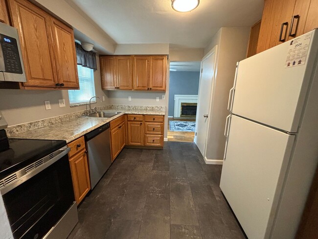 Building Photo - Beautifully Updated 4-Bedroom Home in Mt. Lebanon!