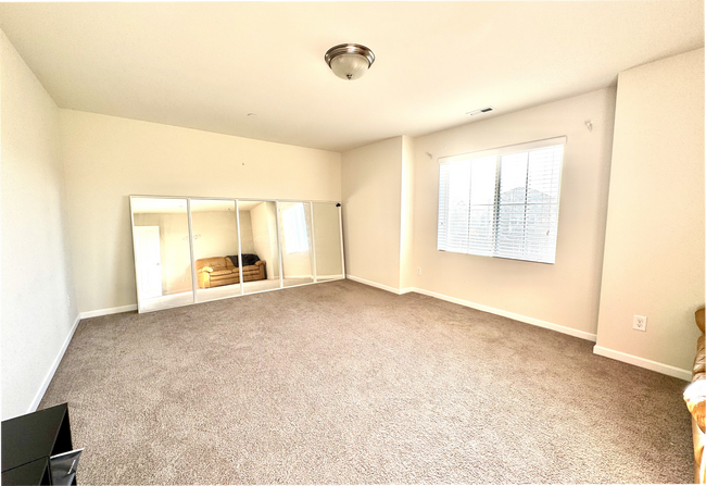 Building Photo - Charming 4-Bedroom Home in the Heart of University Place