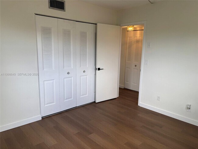 Building Photo - 200 Ashbury Rd