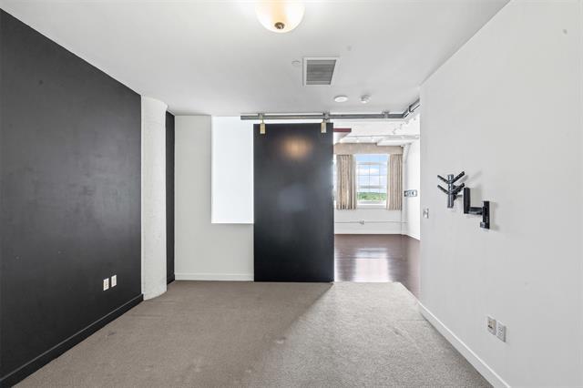 Building Photo - 2600 W 7th St