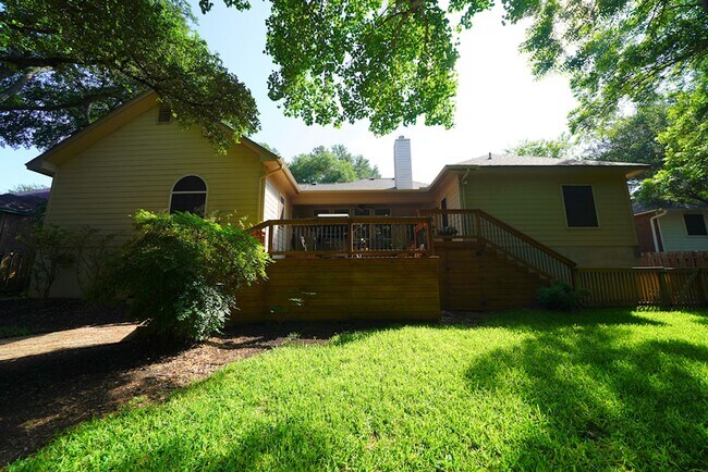 Building Photo - Gorgeous Home in the Coveted Greenshire Subdivision - Realtor Commission: $400