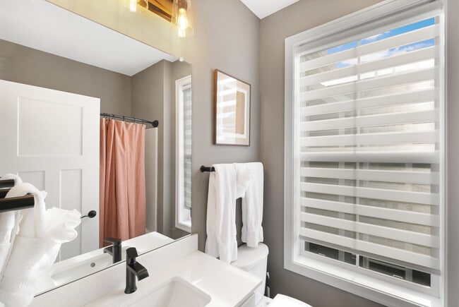 Building Photo - 214 Great Loop E Dr