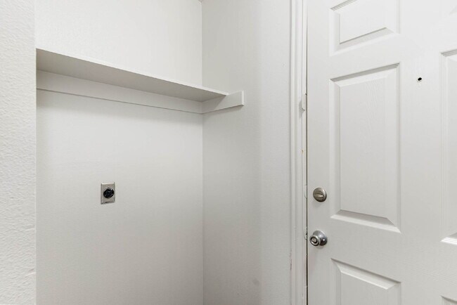 Building Photo - Comfort and Convenience of 3BD/2BA Duplex in Fort Worth!