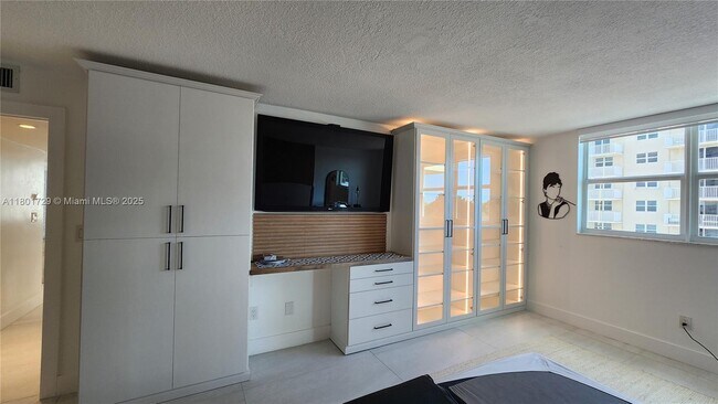 Building Photo - 1501 S Ocean Dr