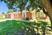 Building Photo - 2509 Hollyhock Dr