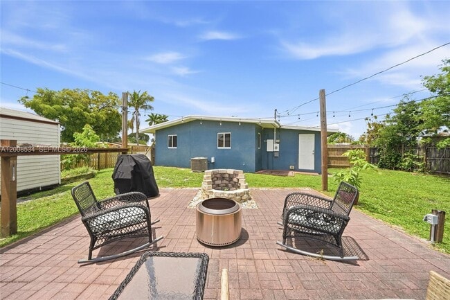 Building Photo - 2202 NW 61st Pl