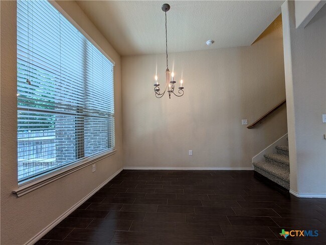 Building Photo - 622 Creekside Cir