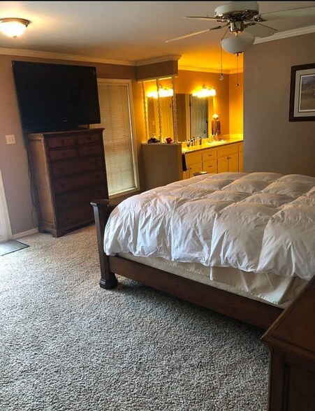 Building Photo - 11 Henry Ct