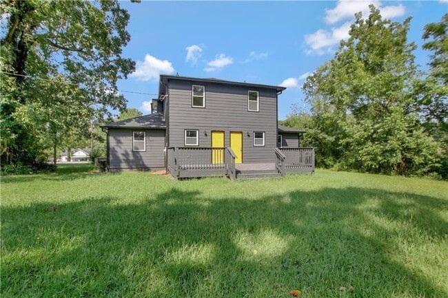 Building Photo - 551 Valley Hill Rd SE