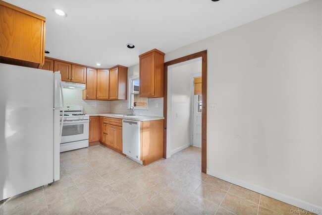 Building Photo - 247 Roberts Ave