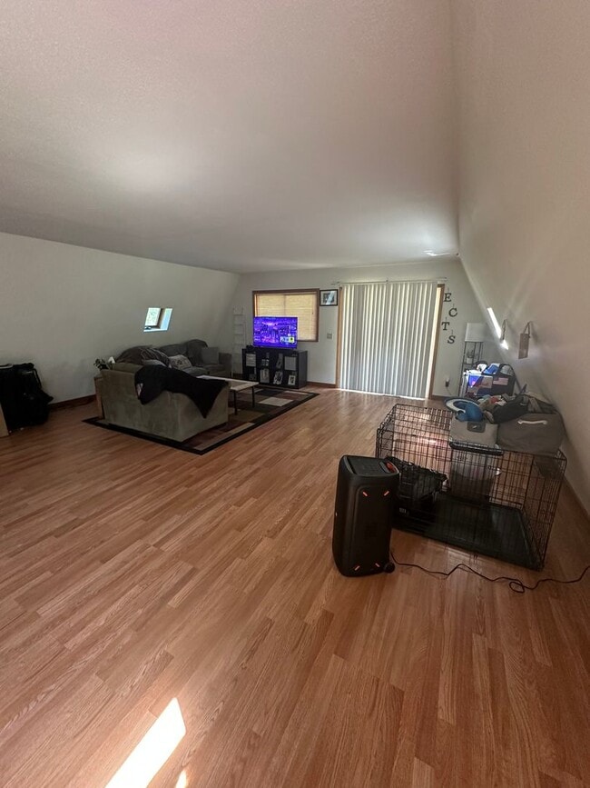 Building Photo - 2 Bedroom, 2 Bath, with Double Garage.
