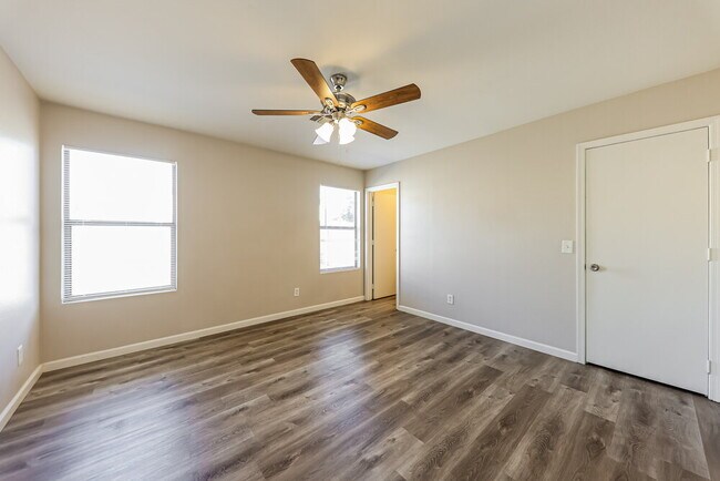 Building Photo - 11834 W Corrine Dr