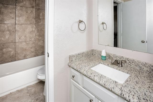 Building Photo - 1400 Thackery Dr