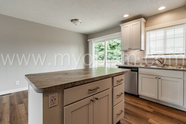 Building Photo - Beautifully Remodeled 3 Bedroom / 1.5 Bath Home | Millard