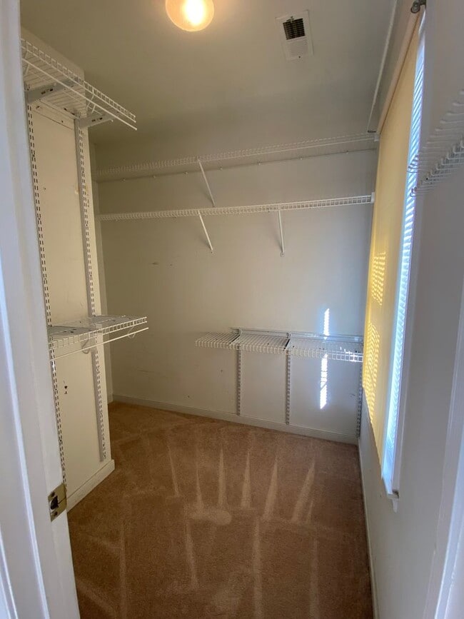 Building Photo - Great location In Mechanicsville! Three bedrooms plus bonus room/fourth bedroom, 2.5 baths and ga...