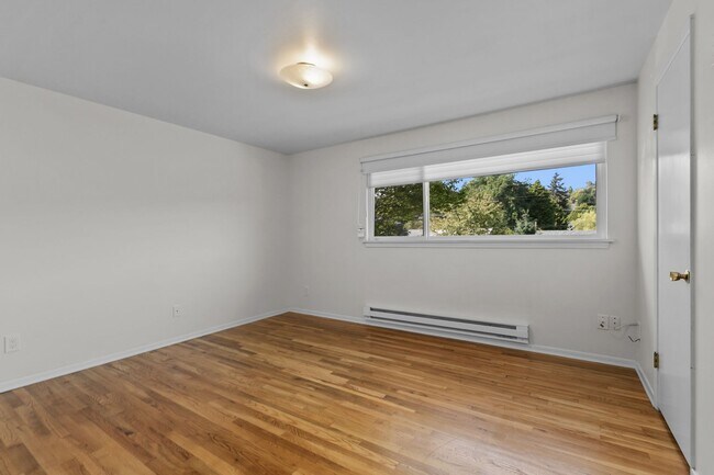 Building Photo - 3616 33rd Ave W