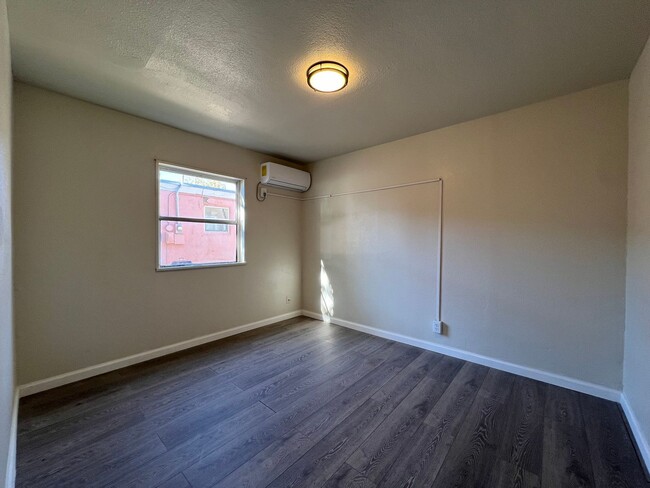Building Photo - 1510 W Yucca Ave