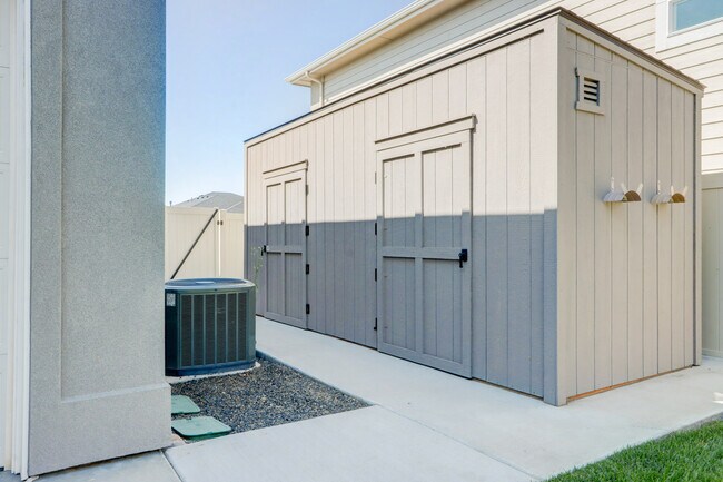 Building Photo - 12090 W Endsley St