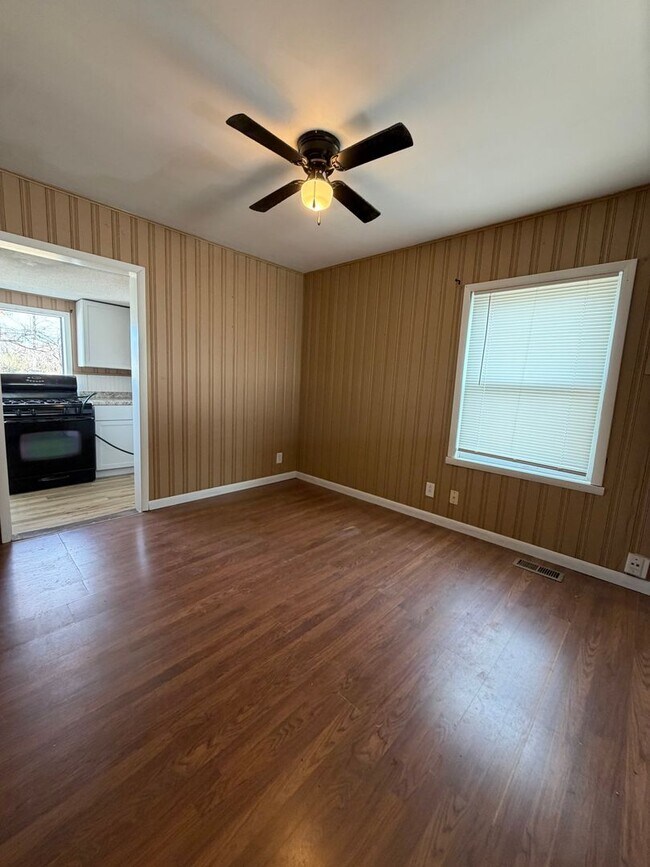 Building Photo - 3 bed | 1 bath Home for Rent in Granite City