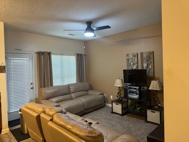 Building Photo - 205 Shenandoah Dr
