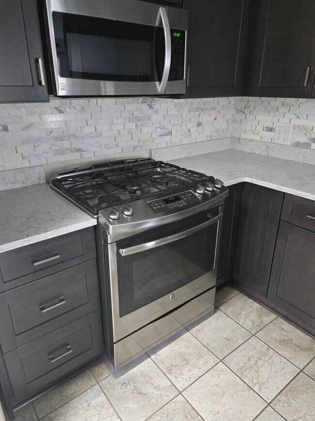 Building Photo - Monroeville Townhome for rent