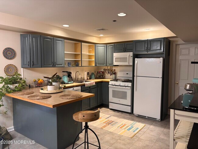 Building Photo - 17 Seaview Ave