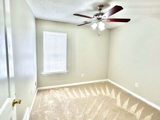 Building Photo - Move In Special! Cordova 3 Bedroom 2 Bath ...