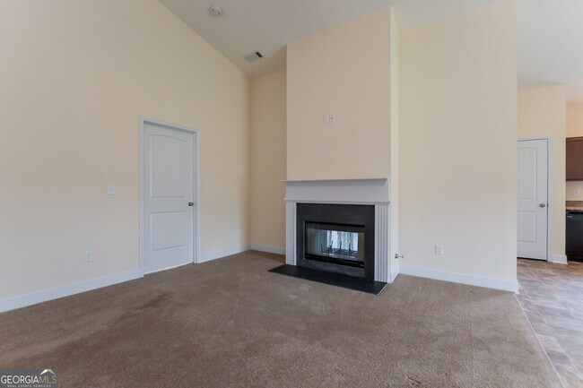 Building Photo - 121 Spring View Branch