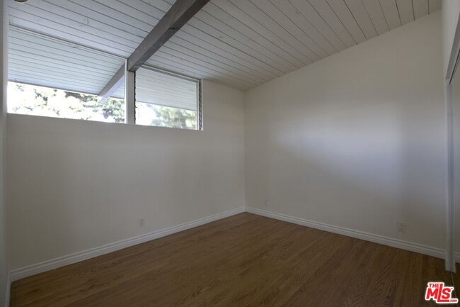 Building Photo - 11133 Rose Ave