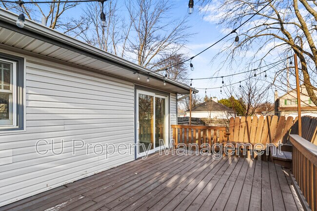 Building Photo - 1903 Sumac Dr