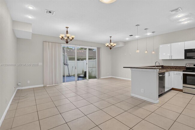 Building Photo - 5337 SW 40th Ave