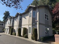 Building Photo - CHARMING 2 BED, 2 BATH KIRKLAND TOWNHOME W...