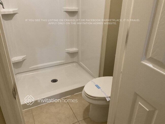 Building Photo - 3215 Burdock Ave