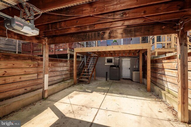 Building Photo - 1215 Otis Pl NW