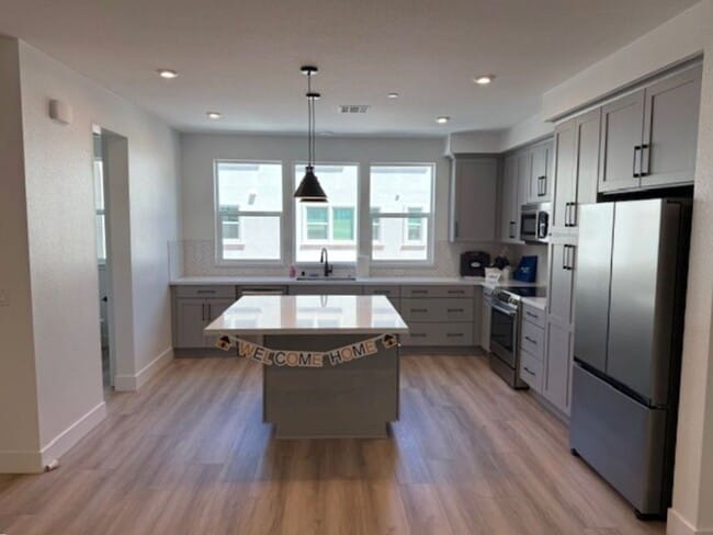Building Photo - Brand New Townhome in Moonstone Community ...