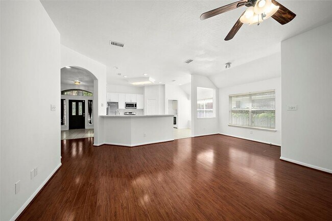 Building Photo - 83 Hidden Meadow Dr