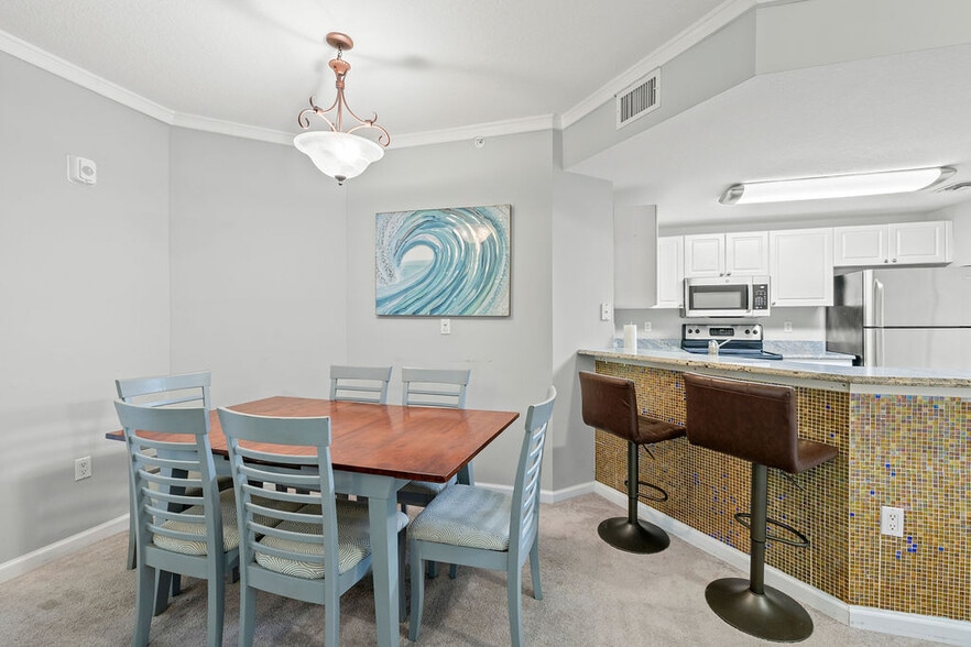 Building Photo - 5060 Fairways Cir