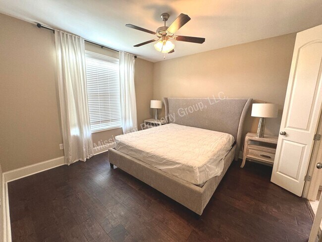 Building Photo - 3BR/3.5BA FURNISHED For Rent