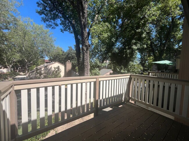 Building Photo - Cozy 1bed 1 bath with in-unit Washer and D...