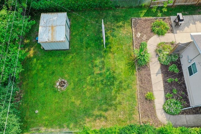 Building Photo - UPDATED 3 BR/1 BATH CENTRALLY LOCATED IN GREEN BAY