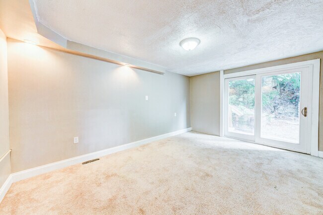 Building Photo - AVAILABLE AUGUST 2026 - Beautiful 3 Bedroom Home w/ OFF-STREET PARKING & Deck!