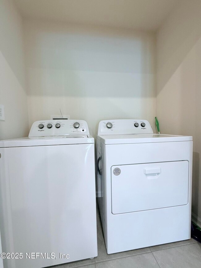 Building Photo - 48 Java Ln