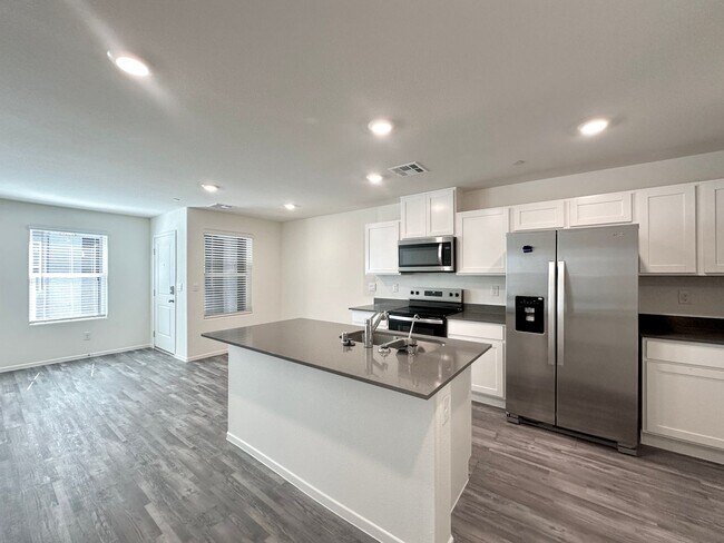 Building Photo - Decatur & Serene