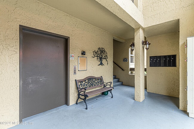 Building Photo - 2099 Winterbourne W