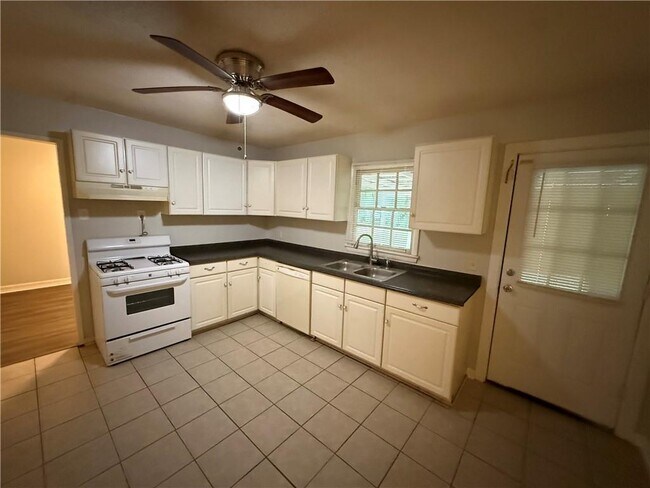 Building Photo - 3009 Dodd Dr