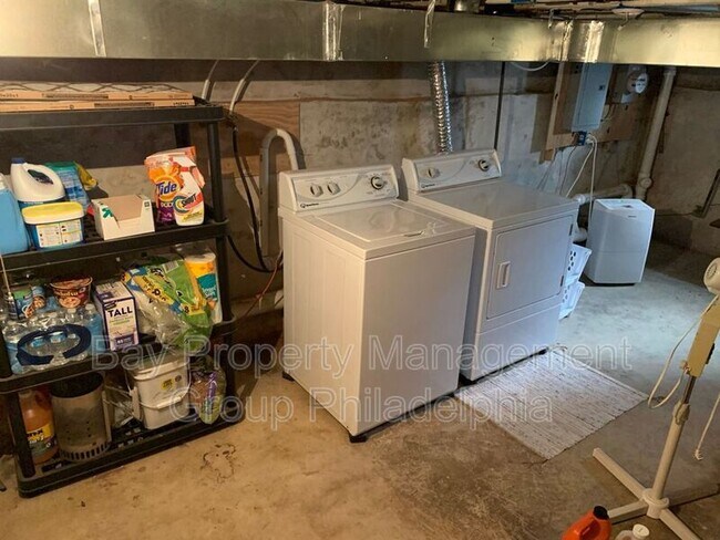 Building Photo - 2018 N Hancock St