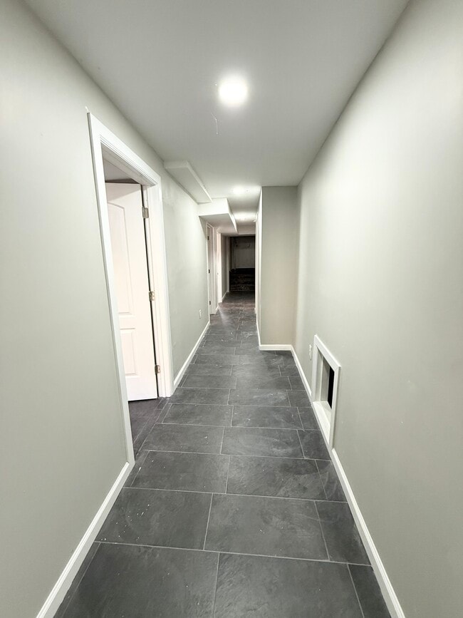 Building Photo - 41 Howe St