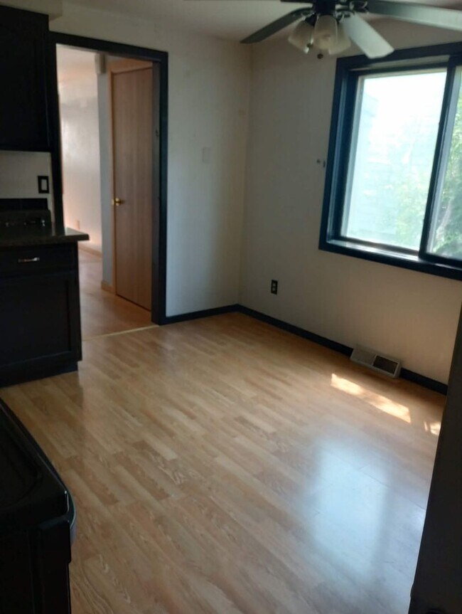 Building Photo - Nice 3 bed 1 bath house with large garage and basement!!!