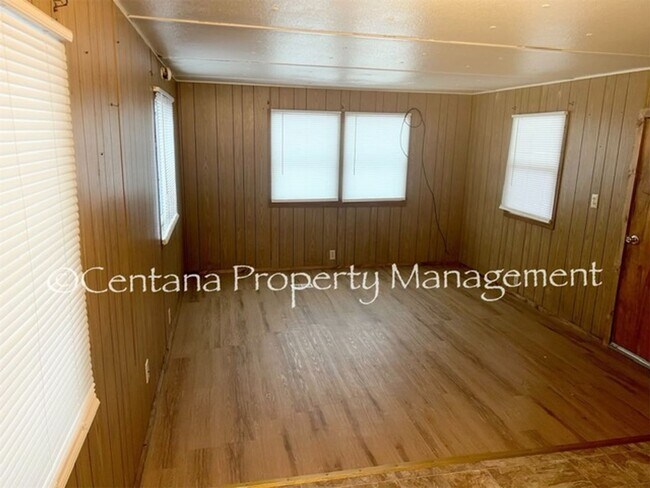 Primary Photo - 2 bedroom mobile home near McDonald's!
